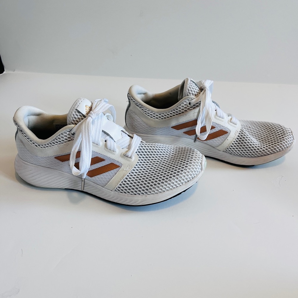 Adidas Women’s 7.5 edge lux sneakers great condition white and gold